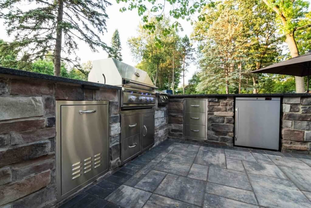 outdoor kitchen