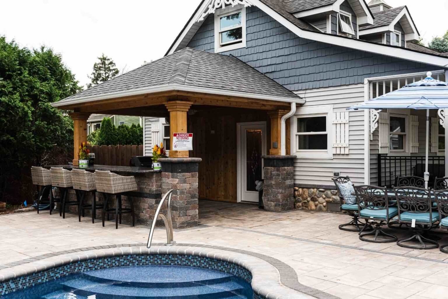 poolside outdoor kitchen Landscape se michigan Hardscape Clinton twp mi Patio designs Clinton twp mi