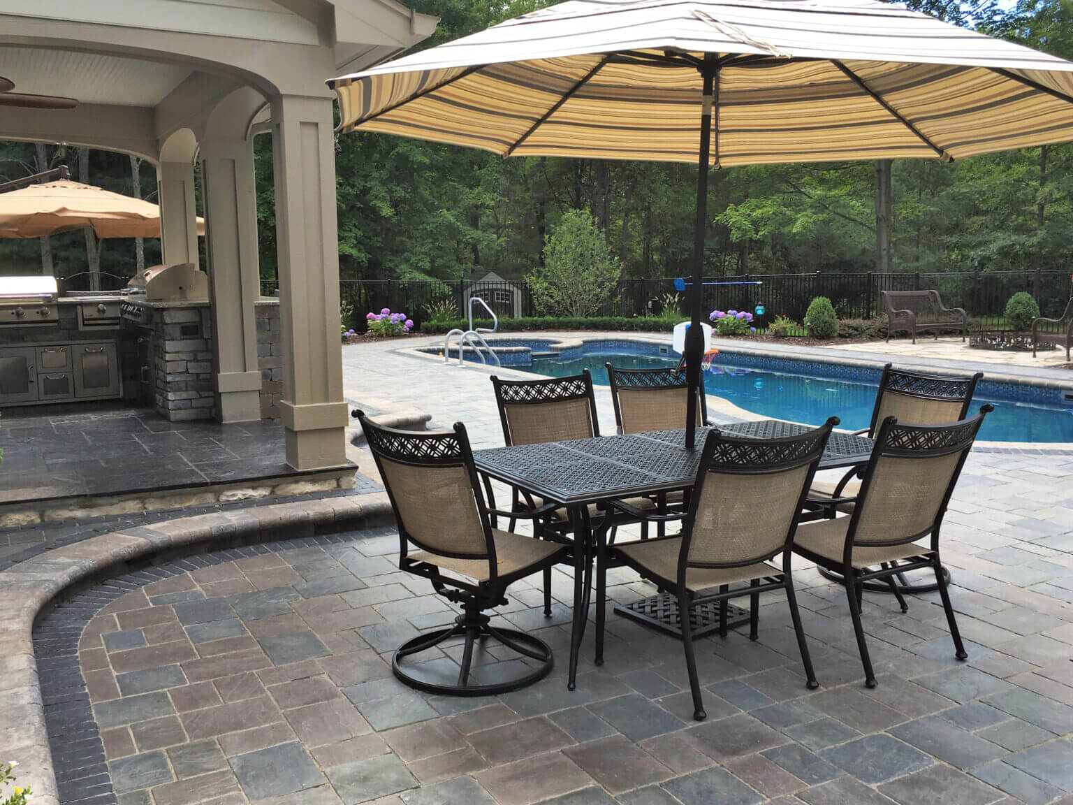 Brick pavers rochester mi custom brick landscaping rochester mi custom patio paving rochester mi