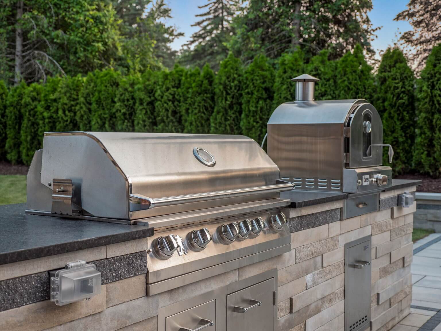 Outdoor kitchen and bar Outdoor kitchens detroit mi Outdoor kitchen se michigan barbecue install brick paver pizza oven