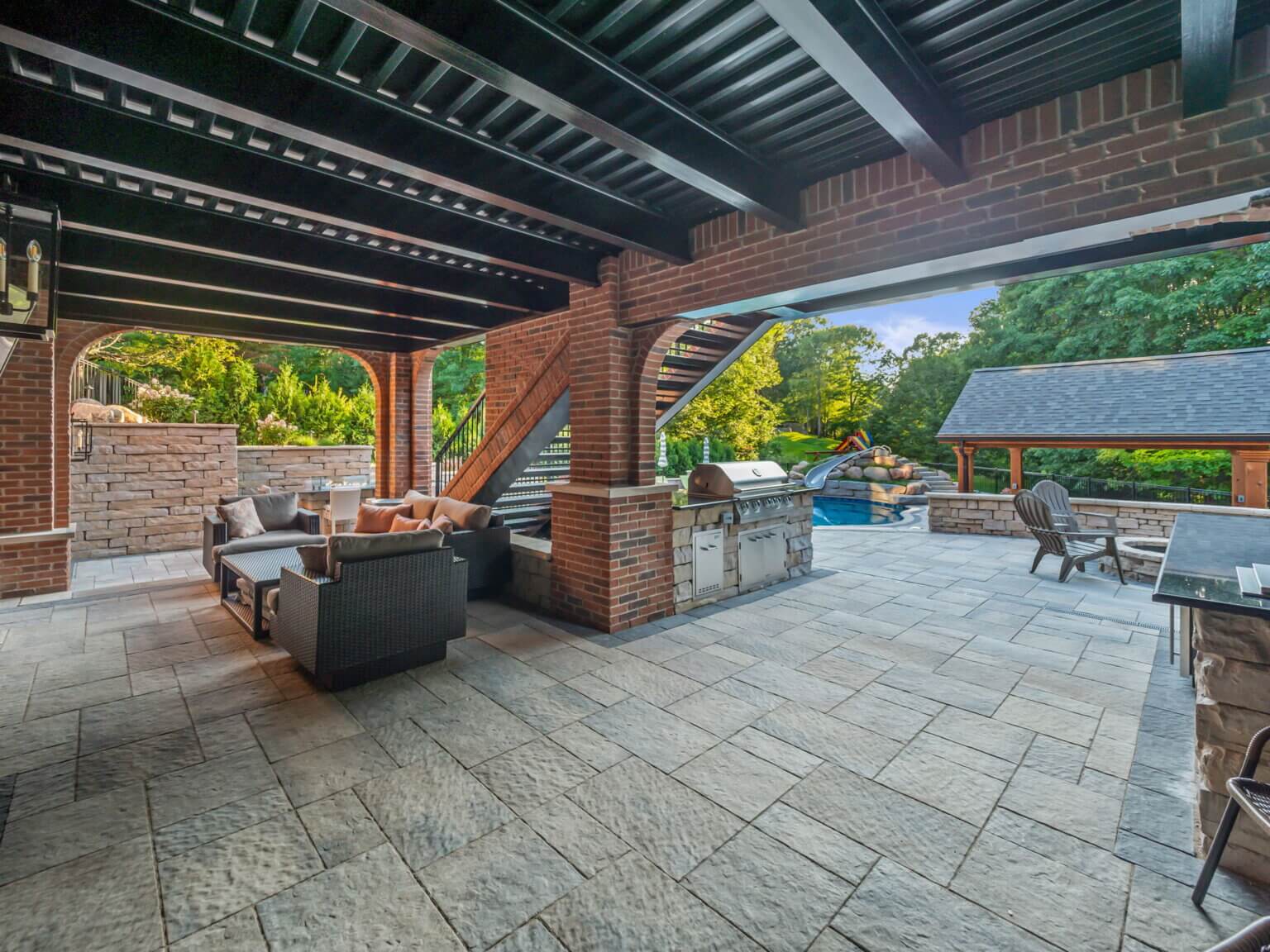 outdoor living Oakland county outdoor kitchen outdoor bar