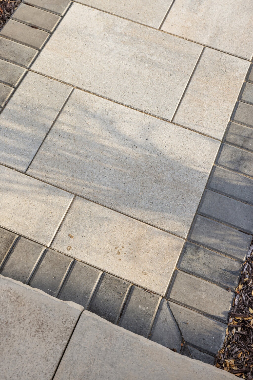 quality landscaping, landscapes pictures, stone pavers, brick pavers, unilock pavers in michigan, retaining walls, paver patio ideas, brick pavers, stone pavers in michigan, patio blocks, garden pavers michigan, front porch ideas, paving stones, concrete steps michigan